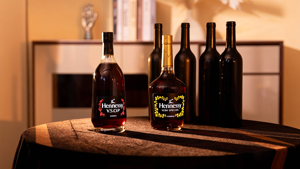 轩尼诗同款发光酒标：让每一瓶酒，都成为移动的焦点